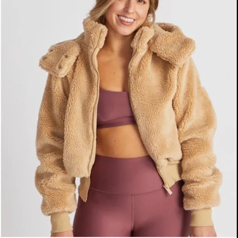 Yoga Foxy Sherpa Jacket with Hood Camel | Alo